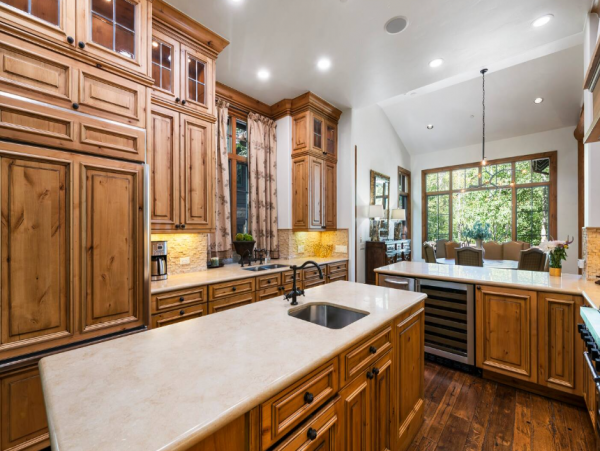 Luxury Vacation Rental with 6 Bedrooms & Great Amenities