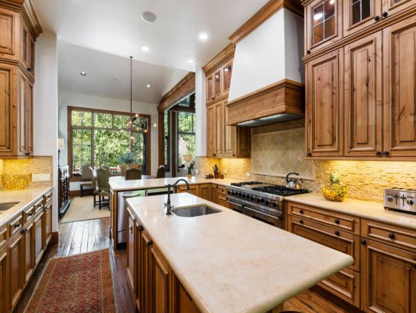 Luxury Vacation Rental with 6 Bedrooms & Great Amenities