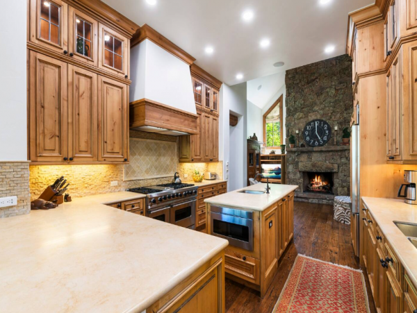 Luxury Vacation Rental with 6 Bedrooms & Great Amenities