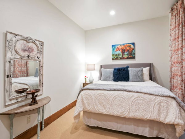 Luxury Vacation Rental with 6 Bedrooms & Great Amenities