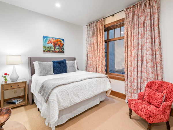 Luxury Vacation Rental with 6 Bedrooms & Great Amenities