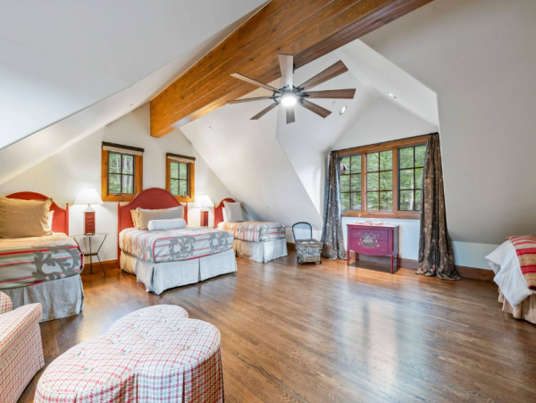 Luxury Vacation Rental with 6 Bedrooms & Great Amenities