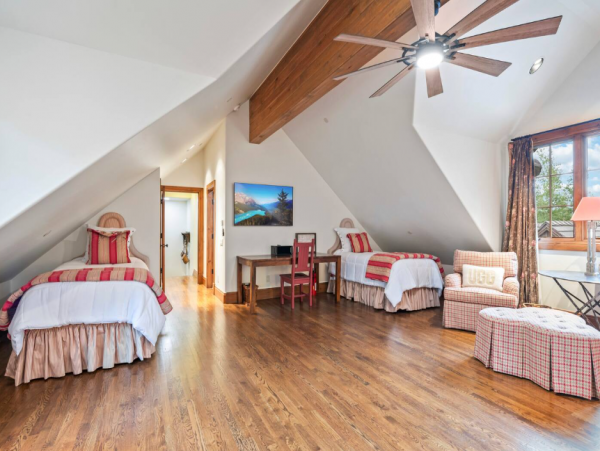 Luxury Vacation Rental with 6 Bedrooms & Great Amenities