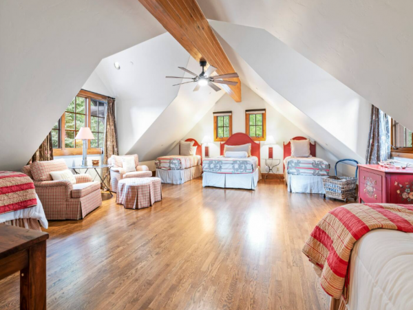 Luxury Vacation Rental with 6 Bedrooms & Great Amenities