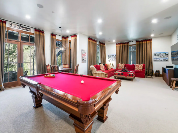 Luxury Vacation Rental with 6 Bedrooms & Great Amenities