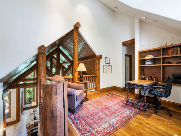 Luxury Vacation Rental with 6 Bedrooms & Great Amenities