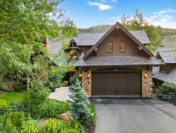 Luxury Vacation Rental with 6 Bedrooms & Great Amenities