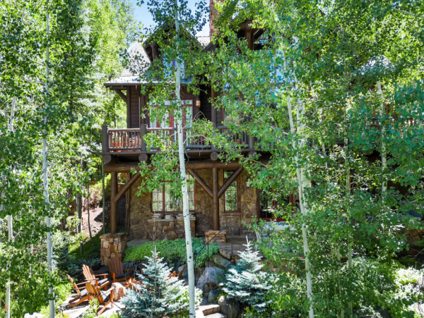 Luxury Vacation Rental with 6 Bedrooms & Great Amenities
