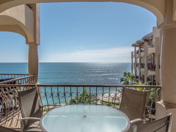 San José del Cabo Beach Front Condo with 3 Bedrooms