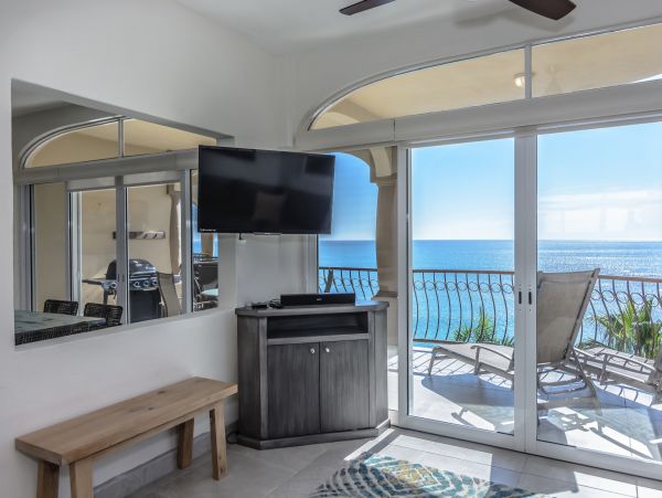 San José del Cabo Beach Front Condo with 3 Bedrooms