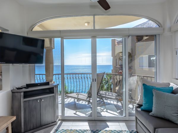 San José del Cabo Beach Front Condo with 3 Bedrooms