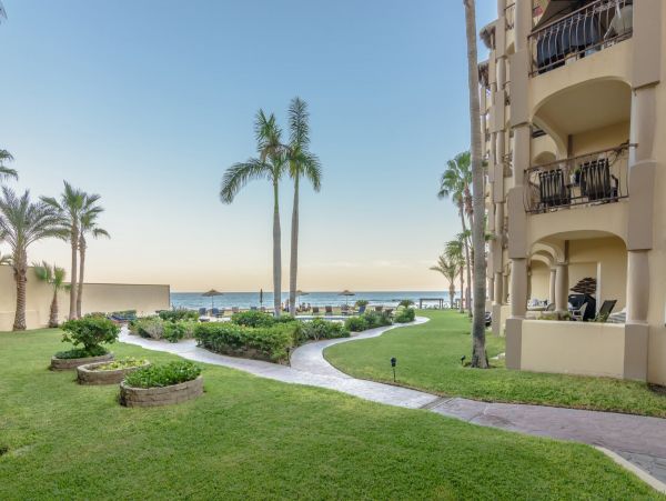 San José del Cabo Beach Front Condo with 3 Bedrooms
