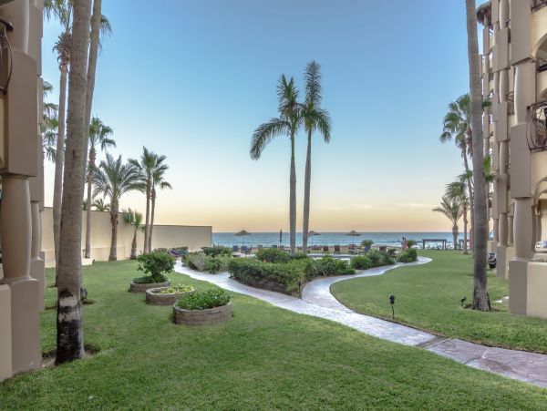 San José del Cabo Beach Front Condo with 3 Bedrooms