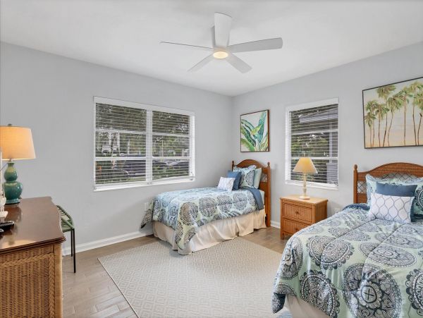 Charming Lido Key Retreat: Stylish 3-Bedroom Home with Pool & Beach Access