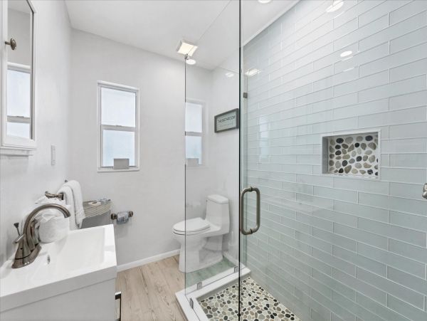 Charming Lido Key Retreat: Stylish 3-Bedroom Home with Pool & Beach Access