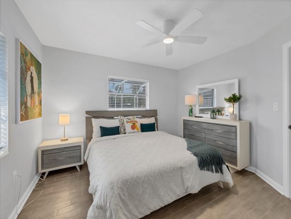 Charming Lido Key Retreat: Stylish 3-Bedroom Home with Pool & Beach Access