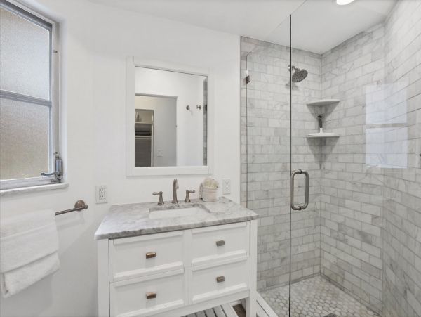 Charming Lido Key Retreat: Stylish 3-Bedroom Home with Pool & Beach Access
