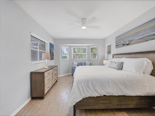 Charming Lido Key Retreat: Stylish 3-Bedroom Home with Pool & Beach Access