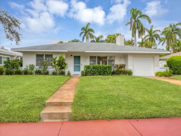 Charming Lido Key Retreat: Stylish 3-Bedroom Home with Pool & Beach Access