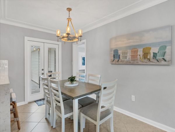 Charming Lido Key Retreat: Stylish 3-Bedroom Home with Pool & Beach Access