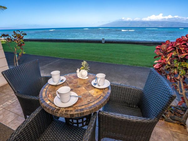 Oceanfront Kahana Condo w/ 4 Sleeps Guest