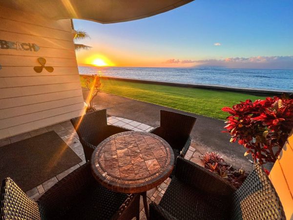 Oceanfront Kahana Condo w/ 4 Sleeps Guest