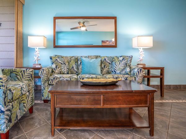 Oceanfront Kahana Condo w/ 4 Sleeps Guest