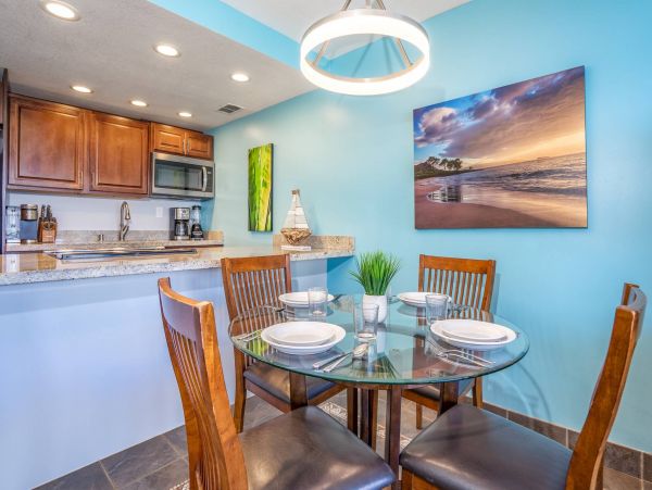 Oceanfront Kahana Condo w/ 4 Sleeps Guest
