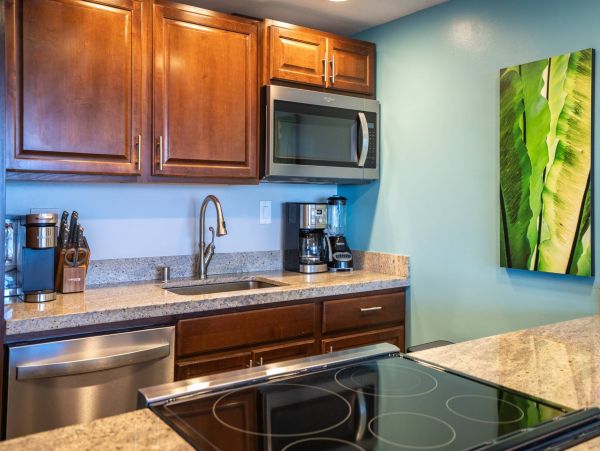 Oceanfront Kahana Condo w/ 4 Sleeps Guest