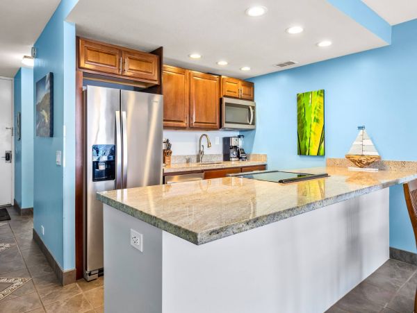 Oceanfront Kahana Condo w/ 4 Sleeps Guest