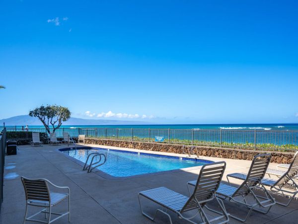 Oceanfront Kahana Condo w/ 4 Sleeps Guest