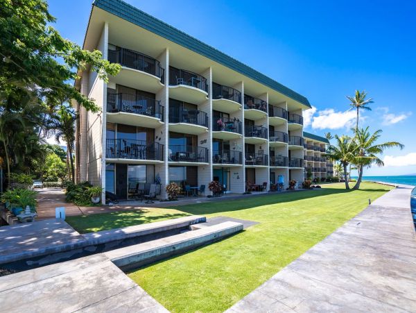 Oceanfront Kahana Condo w/ 4 Sleeps Guest
