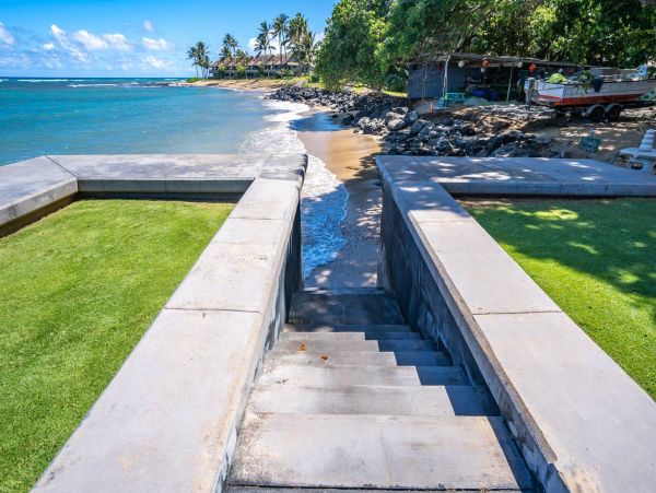 Oceanfront Kahana Condo w/ 4 Sleeps Guest