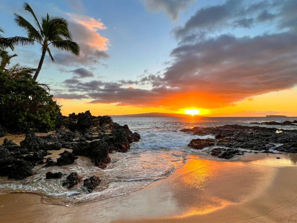 Oceanfront Kahana Condo w/ 4 Sleeps Guest