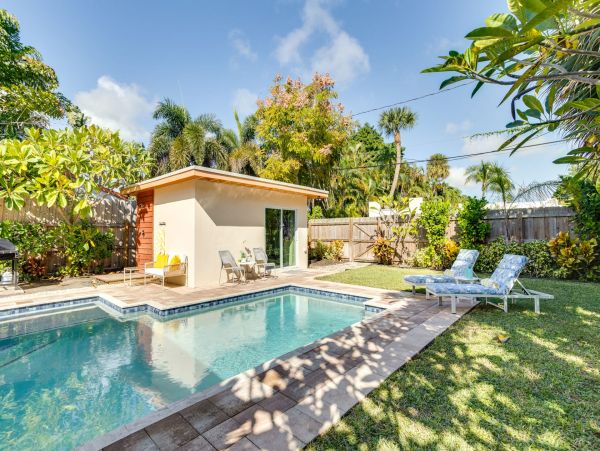 Four Bedroom Vacation Rental with Pool in West Palm Beach