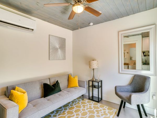 Four Bedroom Vacation Rental with Pool in West Palm Beach