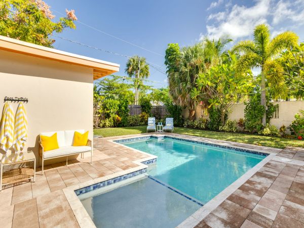 Four Bedroom Vacation Rental with Pool in West Palm Beach