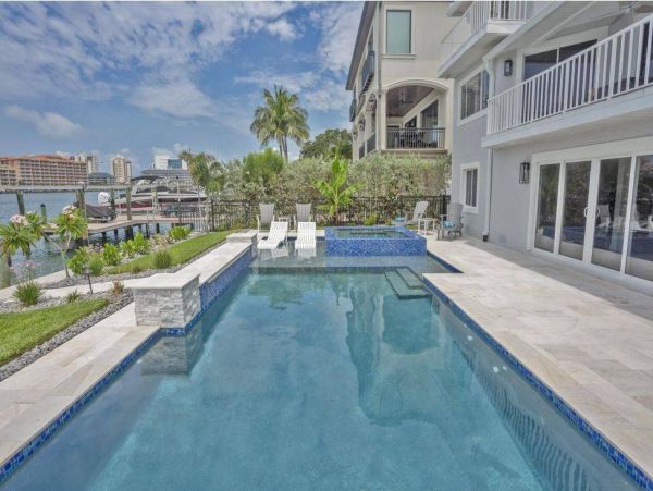Walk to Beach Clearwater Vacation Home Five Bedroom