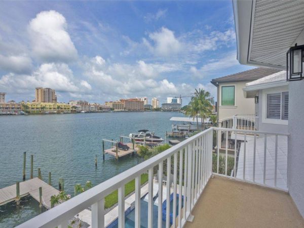 Walk to Beach Clearwater Vacation Home Five Bedroom