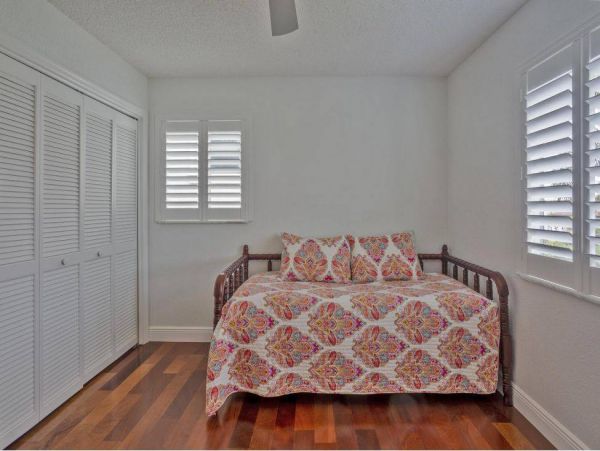 Walk to Beach Clearwater Vacation Home Five Bedroom