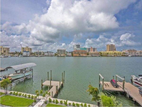 Walk to Beach Clearwater Vacation Home Five Bedroom