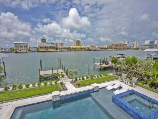 Walk to Beach Clearwater Vacation Home Five Bedroom
