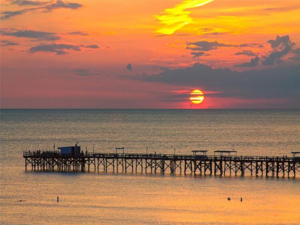 Beachside Five Bedroom Vacation Home in Redington Shores