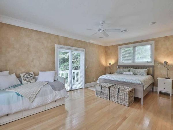 Beachside Five Bedroom Vacation Home in Redington Shores