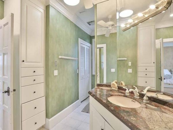 Beachside Five Bedroom Vacation Home in Redington Shores