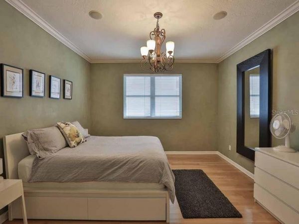 Beachside Five Bedroom Vacation Home in Redington Shores