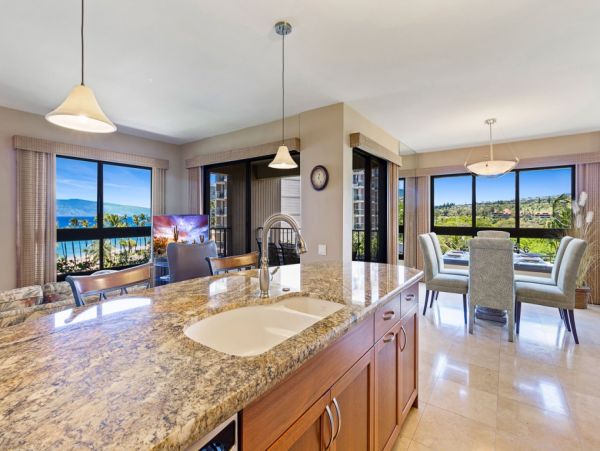 Kaanapali 4 Bedroom Rental Condo Ocean & Mountain View