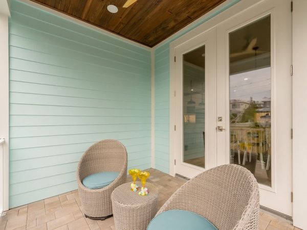 Fourteen Bedroom Hole With 2 Pools and Spas Across The Street From The Beach