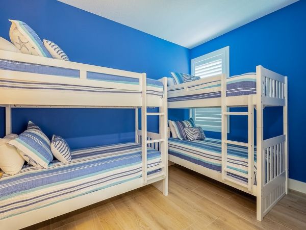 Fourteen Bedroom Hole With 2 Pools and Spas Across The Street From The Beach