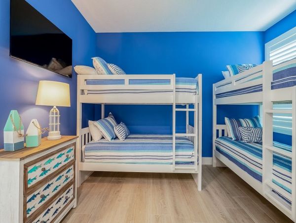 Fourteen Bedroom Hole With 2 Pools and Spas Across The Street From The Beach